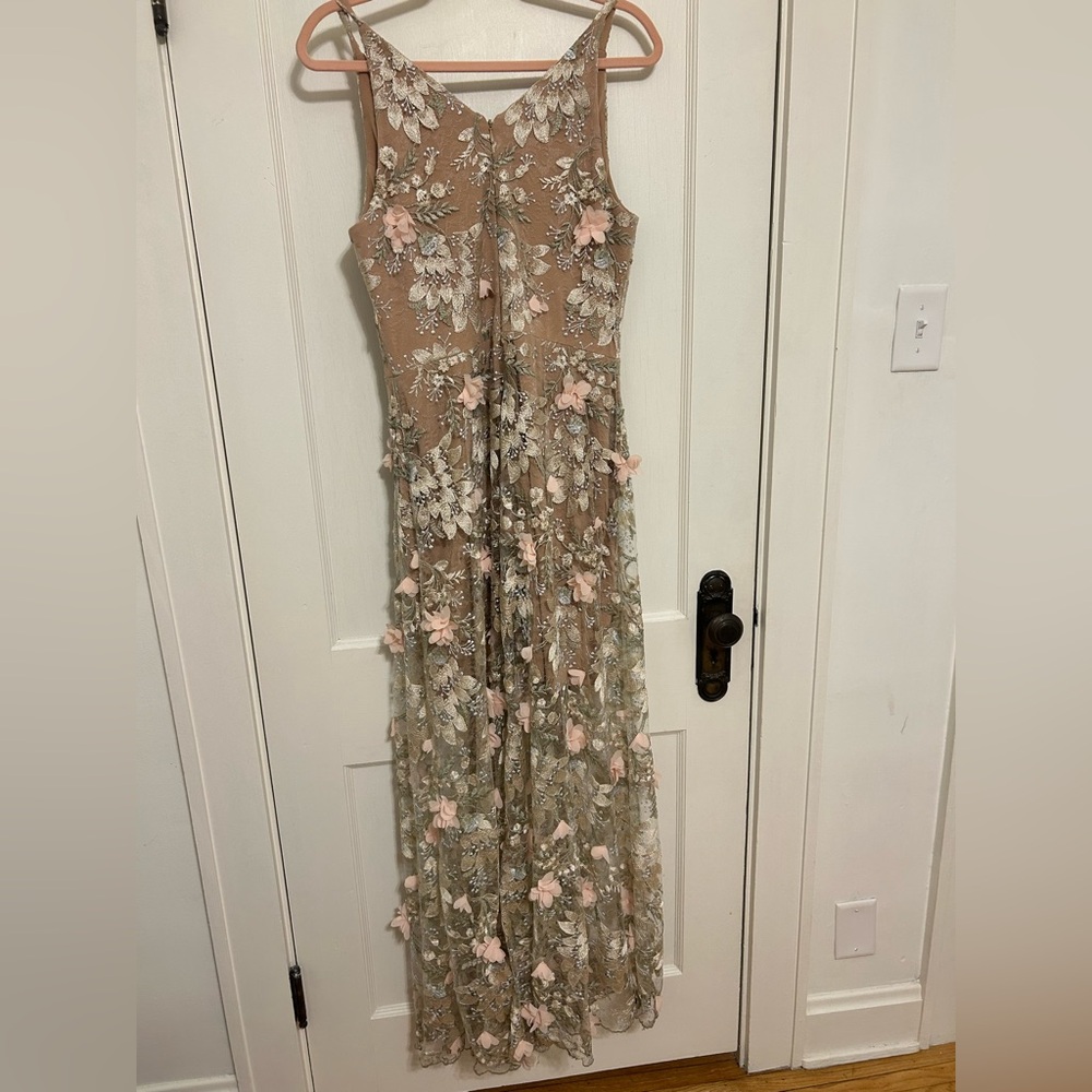 Dress The Population Sidney Deep V neck 3D Lace Gown - Picture 3 of 5